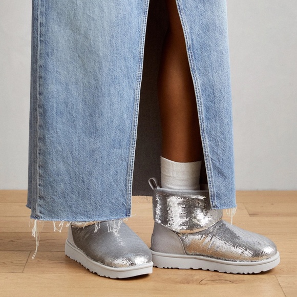UGG Classic Mini Mirror Ball Bootie Sequin Ankle Boots Silver 7 US NEW - Picture 1 of 17